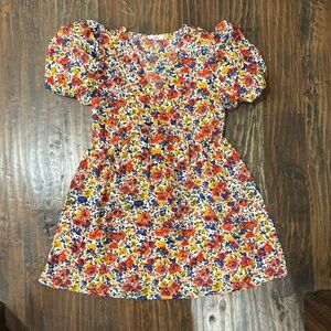 Gorgeous like new floral Entro dress!